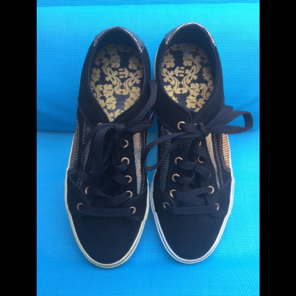 ETNIES women’s size 9 black gold sneakers skaters